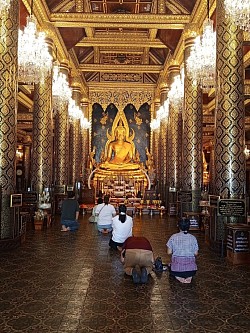 ไหว้พระพุทธชินราช