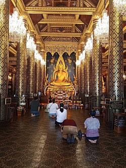 ไหว้พระพุทธชินราช