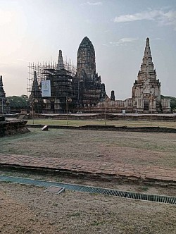 รถเหมาพรีเมียม รับ-ส่ง อยุธยา-กรุงเทพฯ-สนามบิน 24 ชม. ตรงเวลา สุภาพ รถสะอาดแอร์เย็นชื่นใจ จะงานบุญหรืองานเที่ยว เราพร้อมดูแลทุกการเดินทาง